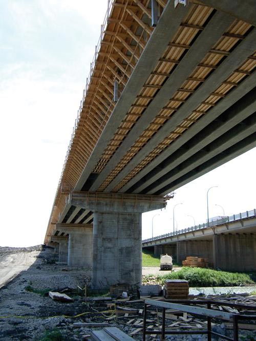 стеклопластиковая арматура при строительстве моста реке Красная